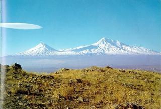 Ararat mit Schnee bedeckt